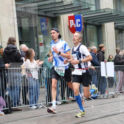 05.10.2025 - 20. swb-Marathon Bremen Strokosch-Dieckow http://msf.ph/oto/9295999 05.10.2025 12:56:29 Ziel 193, 436, 1005, 1925, 2670, 2801, 4984, 7274, 7587, 193, 436, 1005, 1925, 2670, 2801, 4984, 7274, 7587 meine-sportfotos.de