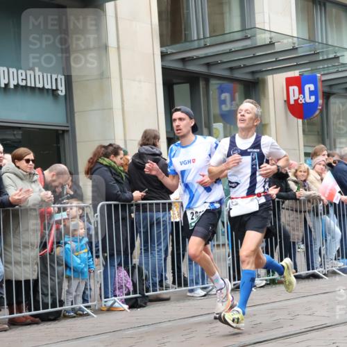 05.10.2025 - 20. swb-Marathon Bremen Strokosch-Dieckow http://msf.ph/oto/9296001 05.10.2025 12:56:30 Ziel 193, 436, 1005, 1901, 1925, 2670, 2801, 4984, 7274, 7587, 193, 436, 1005, 1901, 1925, 2670, 2801, 4984, 7274, 7587 meine-sportfotos.de