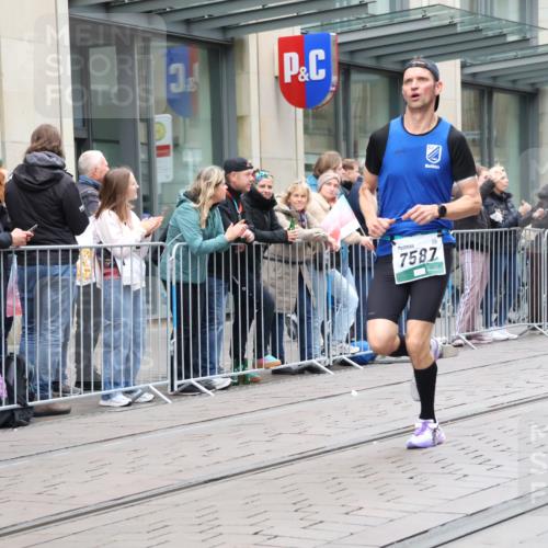 05.10.2025 - 20. swb-Marathon Bremen Strokosch-Dieckow http://msf.ph/oto/9296010 05.10.2025 12:56:31 Ziel 193, 436, 1005, 1901, 1925, 2801, 4984, 7587, 193, 436, 1005, 1901, 1925, 2801, 4984, 7587 meine-sportfotos.de
