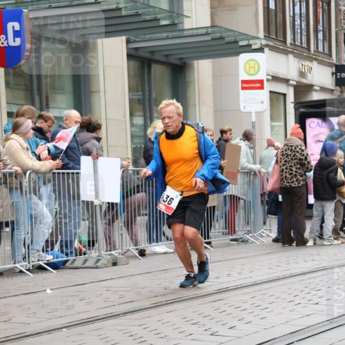 05.10.2025 - 20. swb-Marathon Bremen Strokosch-Dieckow http://msf.ph/oto/9296029 05.10.2025 12:56:42 Ziel 193, 436, 1901, 1925, 2497, 2743, 6566, 193, 436, 1901, 1925, 2497, 2743, 6566 meine-sportfotos.de