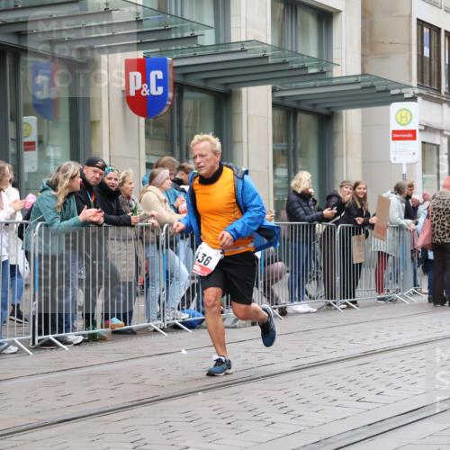 05.10.2025 - 20. swb-Marathon Bremen Strokosch-Dieckow http://msf.ph/oto/9296031 05.10.2025 12:56:42 Ziel 193, 436, 1901, 1925, 2497, 2743, 6566, 193, 436, 1901, 1925, 2497, 2743, 6566 meine-sportfotos.de