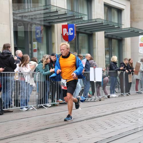05.10.2025 - 20. swb-Marathon Bremen Strokosch-Dieckow http://msf.ph/oto/9296035 05.10.2025 12:56:42 Ziel 193, 436, 1901, 1925, 2497, 2743, 6566, 193, 436, 1901, 1925, 2497, 2743, 6566 meine-sportfotos.de