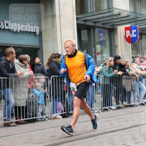 05.10.2025 - 20. swb-Marathon Bremen Strokosch-Dieckow http://msf.ph/oto/9296042 05.10.2025 12:56:43 Ziel 193, 436, 1801, 1901, 1925, 2497, 2743, 6566, 193, 436, 1801, 1901, 1925, 2497, 2743, 6566 meine-sportfotos.de