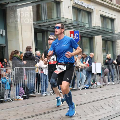 05.10.2025 - 20. swb-Marathon Bremen Strokosch-Dieckow http://msf.ph/oto/9296064 05.10.2025 12:56:46 Ziel 193, 436, 1801, 1901, 2497, 2743, 6566, 193, 436, 1801, 1901, 2497, 2743, 6566 meine-sportfotos.de
