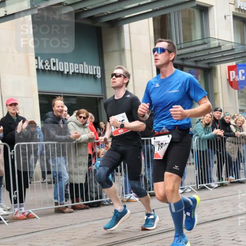 05.10.2025 - 20. swb-Marathon Bremen Strokosch-Dieckow http://msf.ph/oto/9296066 05.10.2025 12:56:46 Ziel 193, 436, 1801, 1901, 2497, 2743, 6566, 193, 436, 1801, 1901, 2497, 2743, 6566 meine-sportfotos.de