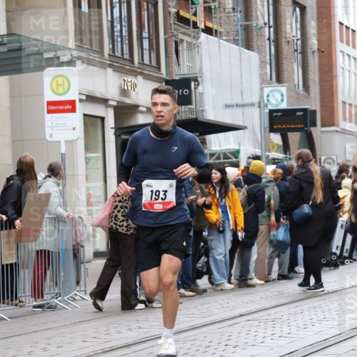 05.10.2025 - 20. swb-Marathon Bremen Strokosch-Dieckow http://msf.ph/oto/9296075 05.10.2025 12:56:48 Ziel 193, 436, 1212, 1801, 1901, 2497, 2743, 6566, 193, 436, 1212, 1801, 1901, 2497, 2743, 6566 meine-sportfotos.de