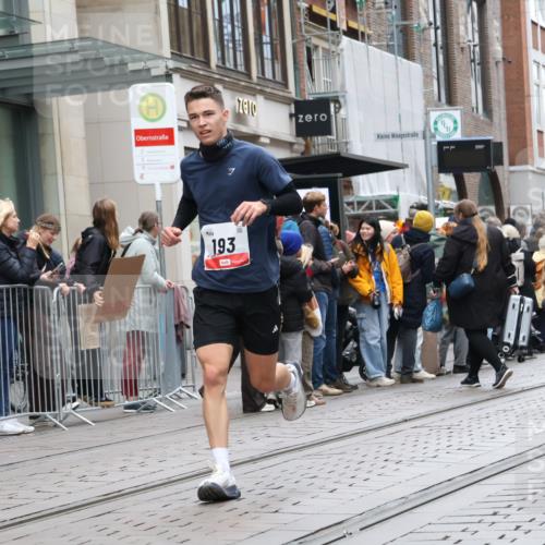 05.10.2025 - 20. swb-Marathon Bremen Strokosch-Dieckow http://msf.ph/oto/9296078 05.10.2025 12:56:48 Ziel 193, 436, 1212, 1801, 1901, 2497, 2743, 6566, 193, 436, 1212, 1801, 1901, 2497, 2743, 6566 meine-sportfotos.de
