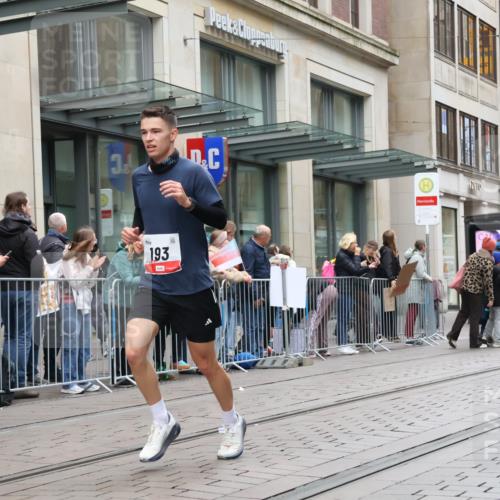 05.10.2025 - 20. swb-Marathon Bremen Strokosch-Dieckow http://msf.ph/oto/9296089 05.10.2025 12:56:50 Ziel 193, 436, 1212, 1801, 1901, 2497, 2743, 6566, 193, 436, 1212, 1801, 1901, 2497, 2743, 6566 meine-sportfotos.de