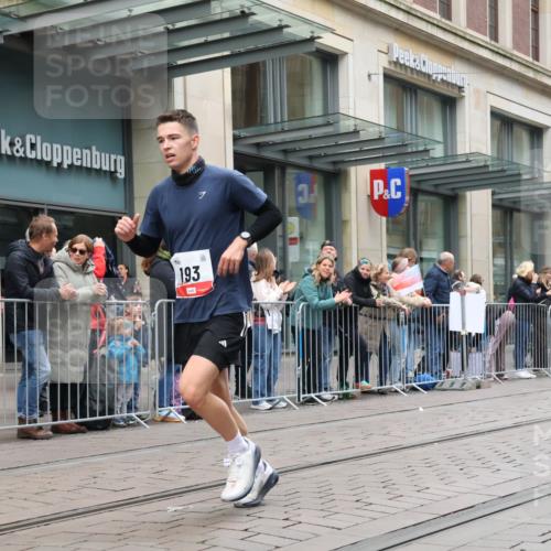 05.10.2025 - 20. swb-Marathon Bremen Strokosch-Dieckow http://msf.ph/oto/9296092 05.10.2025 12:56:50 Ziel 193, 436, 1212, 1801, 1901, 2497, 2743, 6566, 193, 436, 1212, 1801, 1901, 2497, 2743, 6566 meine-sportfotos.de