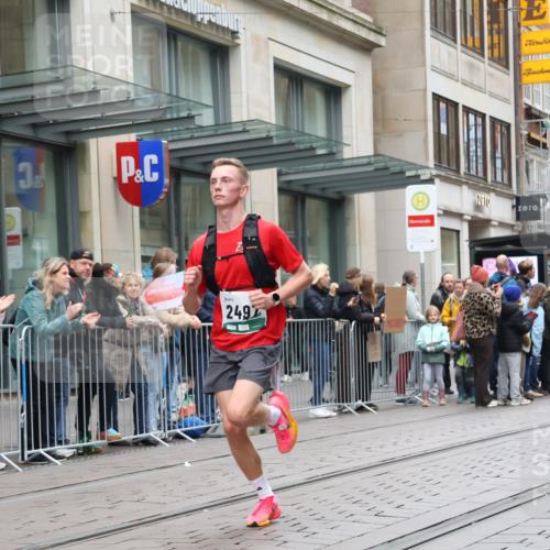 05.10.2025 - 20. swb-Marathon Bremen Strokosch-Dieckow http://msf.ph/oto/9296101 05.10.2025 12:56:57 Ziel 1212, 1801, 2497, 2683, 2743, 3817, 5028, 6566, 8211, 1212, 1801, 2497, 2683, 2743, 3817, 5028, 6566, 8211 meine-sportfotos.de