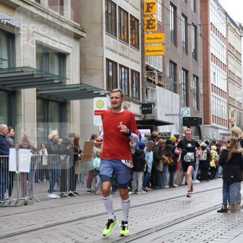 05.10.2025 - 20. swb-Marathon Bremen Strokosch-Dieckow http://msf.ph/oto/9296108 05.10.2025 12:56:58 Ziel 1212, 1801, 2497, 2683, 2743, 3817, 5028, 6566, 8211, 1212, 1801, 2497, 2683, 2743, 3817, 5028, 6566, 8211 meine-sportfotos.de