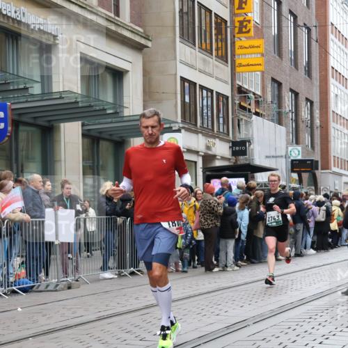 05.10.2025 - 20. swb-Marathon Bremen Strokosch-Dieckow http://msf.ph/oto/9296109 05.10.2025 12:56:58 Ziel 1212, 1801, 2497, 2683, 2743, 3817, 5028, 6566, 8211, 1212, 1801, 2497, 2683, 2743, 3817, 5028, 6566, 8211 meine-sportfotos.de