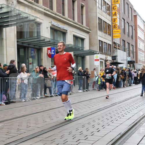 05.10.2025 - 20. swb-Marathon Bremen Strokosch-Dieckow http://msf.ph/oto/9296111 05.10.2025 12:56:59 Ziel 1212, 1801, 2497, 2683, 2743, 3817, 5028, 6566, 8211, 1212, 1801, 2497, 2683, 2743, 3817, 5028, 6566, 8211 meine-sportfotos.de