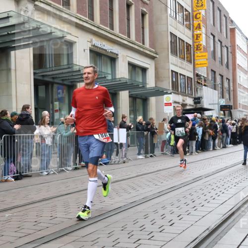 05.10.2025 - 20. swb-Marathon Bremen Strokosch-Dieckow http://msf.ph/oto/9296112 05.10.2025 12:56:59 Ziel 1212, 1801, 2497, 2683, 2743, 3817, 5028, 6566, 8211, 1212, 1801, 2497, 2683, 2743, 3817, 5028, 6566, 8211 meine-sportfotos.de