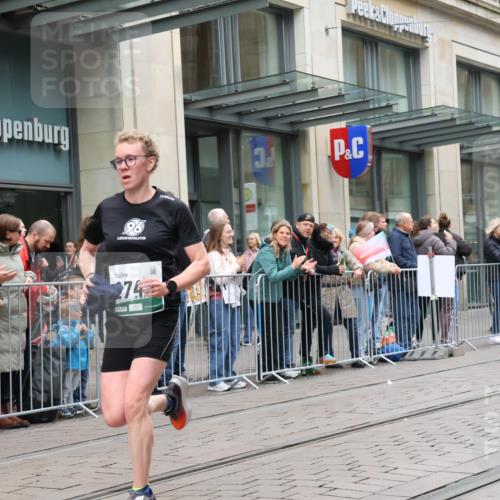 05.10.2025 - 20. swb-Marathon Bremen Strokosch-Dieckow http://msf.ph/oto/9296117 05.10.2025 12:57:00 Ziel 1212, 1801, 2497, 2683, 2743, 3817, 5028, 6566, 8211, 1212, 1801, 2497, 2683, 2743, 3817, 5028, 6566, 8211 meine-sportfotos.de