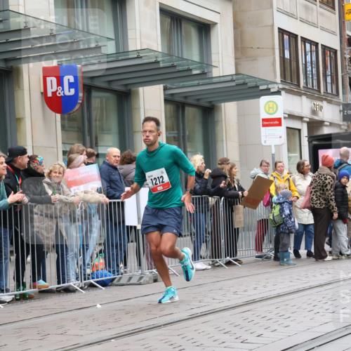 05.10.2025 - 20. swb-Marathon Bremen Strokosch-Dieckow http://msf.ph/oto/9296121 05.10.2025 12:57:04 Ziel 1212, 1801, 2683, 3153, 3817, 5028, 6566, 8211, 1212, 1801, 2683, 3153, 3817, 5028, 6566, 8211 meine-sportfotos.de