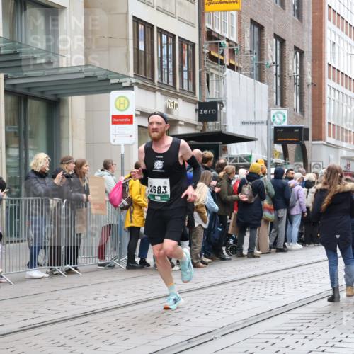 05.10.2025 - 20. swb-Marathon Bremen Strokosch-Dieckow http://msf.ph/oto/9296126 05.10.2025 12:57:10 Ziel 1212, 2683, 3153, 3817, 4635, 5028, 8211, 1212, 2683, 3153, 3817, 4635, 5028, 8211 meine-sportfotos.de