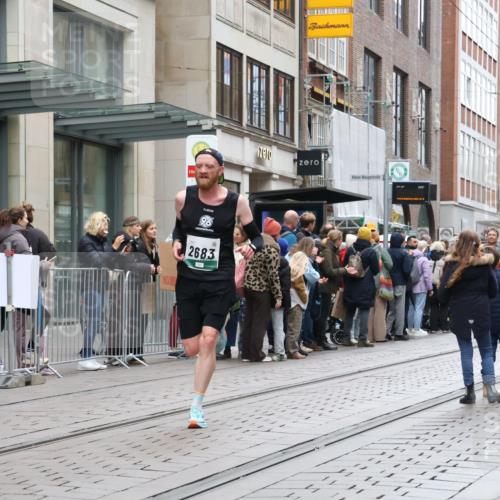 05.10.2025 - 20. swb-Marathon Bremen Strokosch-Dieckow http://msf.ph/oto/9296127 05.10.2025 12:57:10 Ziel 1212, 2683, 3153, 3817, 4635, 5028, 8211, 1212, 2683, 3153, 3817, 4635, 5028, 8211 meine-sportfotos.de