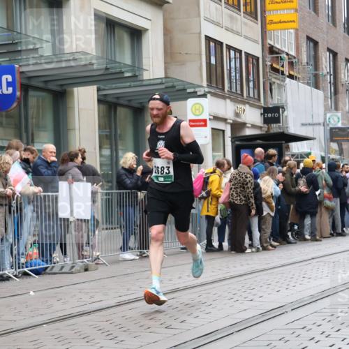 05.10.2025 - 20. swb-Marathon Bremen Strokosch-Dieckow http://msf.ph/oto/9296128 05.10.2025 12:57:10 Ziel 1212, 2683, 3153, 3817, 4635, 5028, 8211, 1212, 2683, 3153, 3817, 4635, 5028, 8211 meine-sportfotos.de
