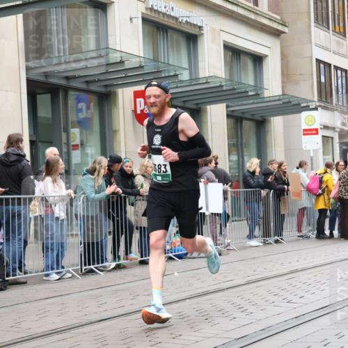 05.10.2025 - 20. swb-Marathon Bremen Strokosch-Dieckow http://msf.ph/oto/9296131 05.10.2025 12:57:11 Ziel 1212, 2683, 3153, 3817, 4635, 5028, 8211, 1212, 2683, 3153, 3817, 4635, 5028, 8211 meine-sportfotos.de