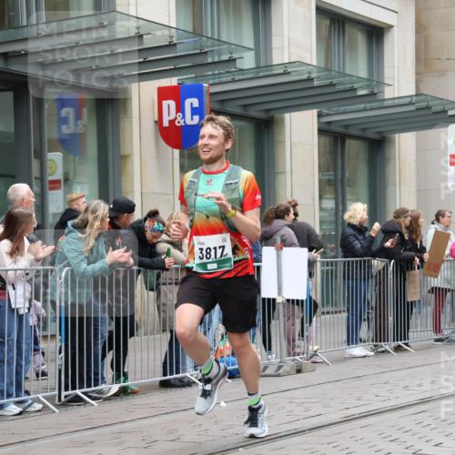 05.10.2025 - 20. swb-Marathon Bremen Strokosch-Dieckow http://msf.ph/oto/9296137 05.10.2025 12:57:15 Ziel 1088, 2168, 2683, 2909, 3153, 3817, 4635, 5028, 8211, 1088, 2168, 2683, 2909, 3153, 3817, 4635, 5028, 8211 meine-sportfotos.de