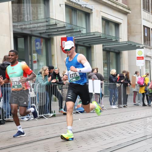 05.10.2025 - 20. swb-Marathon Bremen Strokosch-Dieckow http://msf.ph/oto/9296142 05.10.2025 12:57:17 Ziel 1088, 2168, 2683, 2909, 3153, 3817, 4635, 5028, 8211, 1088, 2168, 2683, 2909, 3153, 3817, 4635, 5028, 8211 meine-sportfotos.de