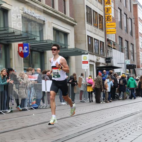 05.10.2025 - 20. swb-Marathon Bremen Strokosch-Dieckow http://msf.ph/oto/9296144 05.10.2025 12:57:18 Ziel 1088, 2168, 2909, 3153, 3817, 4635, 5028, 8211, 1088, 2168, 2909, 3153, 3817, 4635, 5028, 8211 meine-sportfotos.de