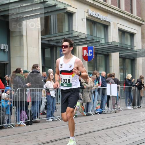 05.10.2025 - 20. swb-Marathon Bremen Strokosch-Dieckow http://msf.ph/oto/9296146 05.10.2025 12:57:19 Ziel 1088, 2168, 2909, 3153, 3817, 4635, 5028, 8211, 1088, 2168, 2909, 3153, 3817, 4635, 5028, 8211 meine-sportfotos.de