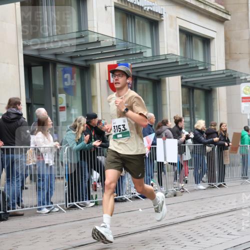 05.10.2025 - 20. swb-Marathon Bremen Strokosch-Dieckow http://msf.ph/oto/9296148 05.10.2025 12:57:25 Ziel 9, 1088, 2168, 2909, 3153, 4635, 6903, 9, 1088, 2168, 2909, 3153, 4635, 6903 meine-sportfotos.de