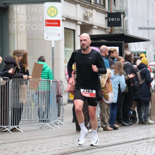 05.10.2025 - 20. swb-Marathon Bremen Strokosch-Dieckow http://msf.ph/oto/9296150 05.10.2025 12:57:27 Ziel 9, 1088, 2168, 2909, 3153, 4635, 6903, 9, 1088, 2168, 2909, 3153, 4635, 6903 meine-sportfotos.de