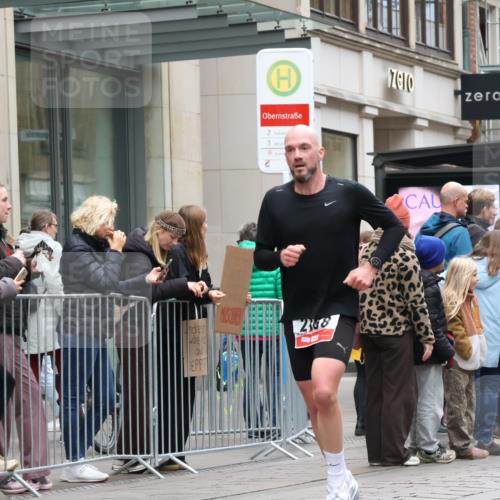 05.10.2025 - 20. swb-Marathon Bremen Strokosch-Dieckow http://msf.ph/oto/9296151 05.10.2025 12:57:27 Ziel 9, 1088, 2168, 2909, 3153, 4635, 6903, 9, 1088, 2168, 2909, 3153, 4635, 6903 meine-sportfotos.de