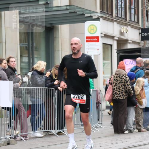 05.10.2025 - 20. swb-Marathon Bremen Strokosch-Dieckow http://msf.ph/oto/9296152 05.10.2025 12:57:27 Ziel 9, 1088, 2168, 2909, 3153, 4635, 6903, 9, 1088, 2168, 2909, 3153, 4635, 6903 meine-sportfotos.de