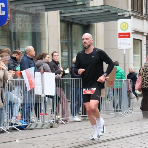 05.10.2025 - 20. swb-Marathon Bremen Strokosch-Dieckow http://msf.ph/oto/9296153 05.10.2025 12:57:28 Ziel 9, 1088, 2168, 2909, 3153, 4635, 6903, 9, 1088, 2168, 2909, 3153, 4635, 6903 meine-sportfotos.de