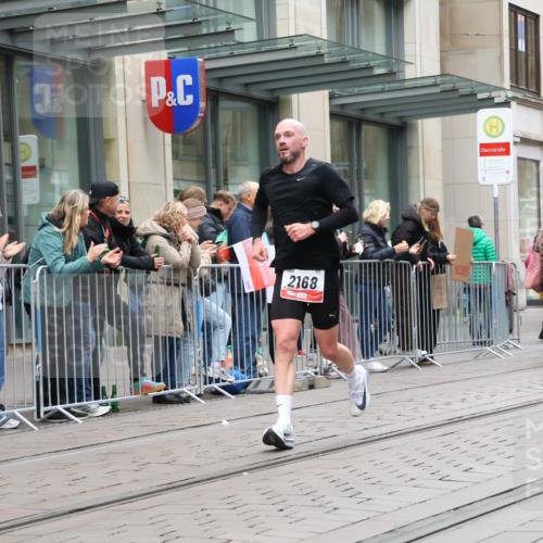 05.10.2025 - 20. swb-Marathon Bremen Strokosch-Dieckow http://msf.ph/oto/9296155 05.10.2025 12:57:28 Ziel 9, 1088, 2168, 2909, 3153, 4635, 6903, 9, 1088, 2168, 2909, 3153, 4635, 6903 meine-sportfotos.de