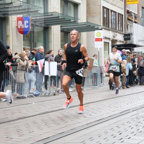 05.10.2025 - 20. swb-Marathon Bremen Strokosch-Dieckow http://msf.ph/oto/9296157 05.10.2025 12:57:29 Ziel 9, 1088, 2168, 2909, 3153, 4635, 6903, 9, 1088, 2168, 2909, 3153, 4635, 6903 meine-sportfotos.de
