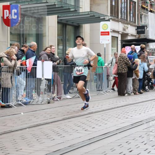 05.10.2025 - 20. swb-Marathon Bremen Strokosch-Dieckow http://msf.ph/oto/9296160 05.10.2025 12:57:30 Ziel 9, 1088, 2168, 2909, 4635, 6903, 9, 1088, 2168, 2909, 4635, 6903 meine-sportfotos.de