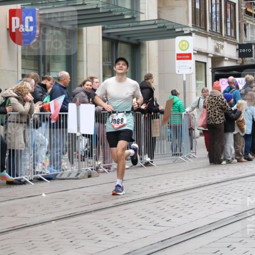 05.10.2025 - 20. swb-Marathon Bremen Strokosch-Dieckow http://msf.ph/oto/9296161 05.10.2025 12:57:30 Ziel 9, 1088, 2168, 2909, 4635, 6903, 9, 1088, 2168, 2909, 4635, 6903 meine-sportfotos.de
