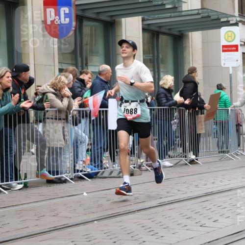 05.10.2025 - 20. swb-Marathon Bremen Strokosch-Dieckow http://msf.ph/oto/9296162 05.10.2025 12:57:31 Ziel 9, 1088, 2168, 2909, 4635, 6903, 9, 1088, 2168, 2909, 4635, 6903 meine-sportfotos.de