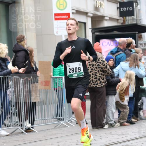 05.10.2025 - 20. swb-Marathon Bremen Strokosch-Dieckow http://msf.ph/oto/9296166 05.10.2025 12:57:32 Ziel 9, 1088, 2168, 2909, 4635, 6903, 9, 1088, 2168, 2909, 4635, 6903 meine-sportfotos.de
