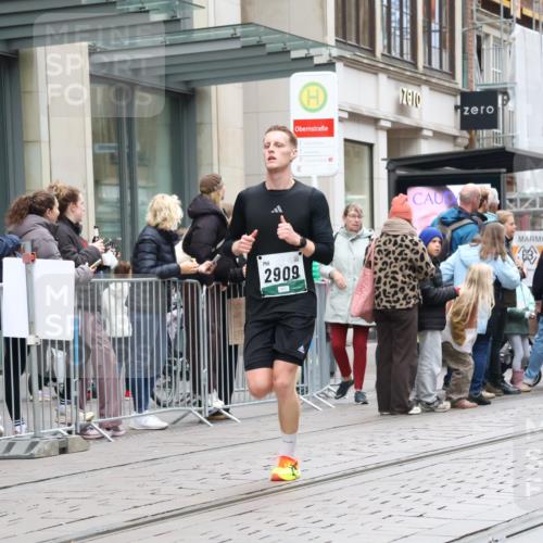 05.10.2025 - 20. swb-Marathon Bremen Strokosch-Dieckow http://msf.ph/oto/9296167 05.10.2025 12:57:32 Ziel 9, 1088, 2168, 2909, 4635, 6903, 9, 1088, 2168, 2909, 4635, 6903 meine-sportfotos.de
