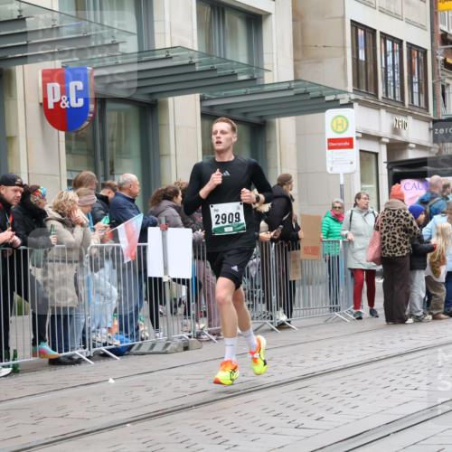 05.10.2025 - 20. swb-Marathon Bremen Strokosch-Dieckow http://msf.ph/oto/9296169 05.10.2025 12:57:33 Ziel 9, 1088, 2168, 2909, 6903, 9, 1088, 2168, 2909, 6903 meine-sportfotos.de