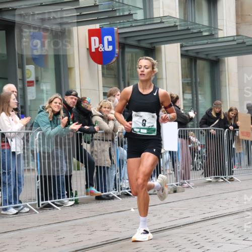 05.10.2025 - 20. swb-Marathon Bremen Strokosch-Dieckow http://msf.ph/oto/9296174 05.10.2025 12:57:39 Ziel 9, 1088, 1352, 2168, 2909, 3294, 5231, 6903, 9, 1088, 1352, 2168, 2909, 3294, 5231, 6903 meine-sportfotos.de