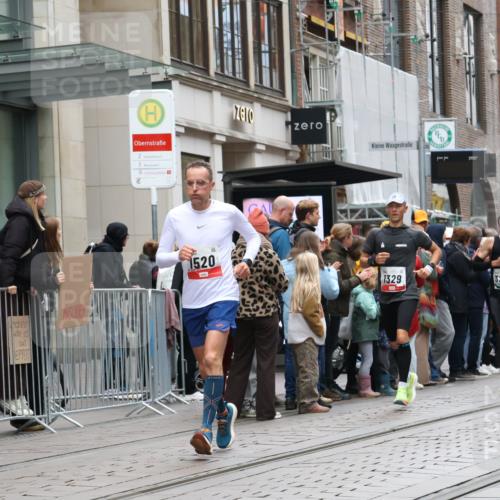 05.10.2025 - 20. swb-Marathon Bremen Strokosch-Dieckow http://msf.ph/oto/9296185 05.10.2025 12:57:55 Ziel 383, 1329, 1352, 1520, 3294, 5231, 5741, 7269, 7472, 383, 1329, 1352, 1520, 3294, 5231, 5741, 7269, 7472 meine-sportfotos.de