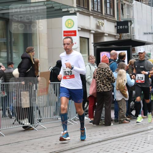 05.10.2025 - 20. swb-Marathon Bremen Strokosch-Dieckow http://msf.ph/oto/9296186 05.10.2025 12:57:56 Ziel 383, 1329, 1352, 1392, 1520, 3294, 5231, 5741, 7269, 7472, 383, 1329, 1352, 1392, 1520, 3294, 5231, 5741, 7269, 7472 meine-sportfotos.de