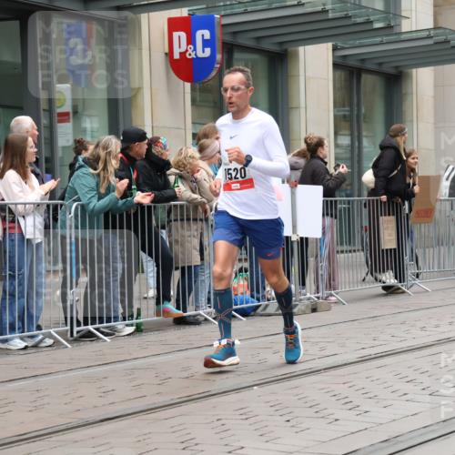05.10.2025 - 20. swb-Marathon Bremen Strokosch-Dieckow http://msf.ph/oto/9296190 05.10.2025 12:57:57 Ziel 383, 1329, 1352, 1392, 1520, 3294, 5231, 5741, 7269, 7472, 7816, 383, 1329, 1352, 1392, 1520, 3294, 5231, 5741, 7269, 7472, 7816 meine-sportfotos.de