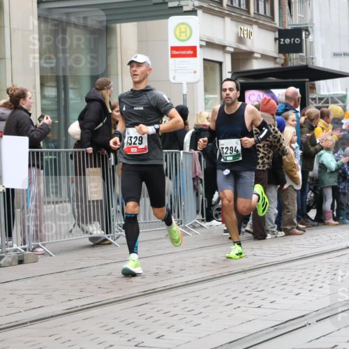 05.10.2025 - 20. swb-Marathon Bremen Strokosch-Dieckow http://msf.ph/oto/9296191 05.10.2025 12:57:58 Ziel 383, 1329, 1352, 1392, 1520, 3294, 5231, 5741, 7269, 7405, 7472, 7816, 383, 1329, 1352, 1392, 1520, 3294, 5231, 5741, 7269, 7405, 7472, 7816 meine-sportfotos.de