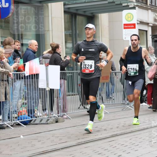 05.10.2025 - 20. swb-Marathon Bremen Strokosch-Dieckow http://msf.ph/oto/9296192 05.10.2025 12:57:58 Ziel 383, 1329, 1352, 1392, 1520, 3294, 5231, 5741, 7269, 7405, 7472, 7816, 383, 1329, 1352, 1392, 1520, 3294, 5231, 5741, 7269, 7405, 7472, 7816 meine-sportfotos.de
