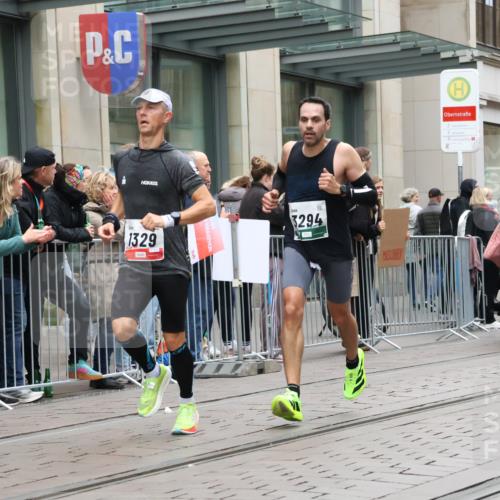 05.10.2025 - 20. swb-Marathon Bremen Strokosch-Dieckow http://msf.ph/oto/9296195 05.10.2025 12:57:59 Ziel 383, 1329, 1352, 1392, 1520, 3294, 5231, 5741, 7269, 7405, 7472, 7816, 383, 1329, 1352, 1392, 1520, 3294, 5231, 5741, 7269, 7405, 7472, 7816 meine-sportfotos.de