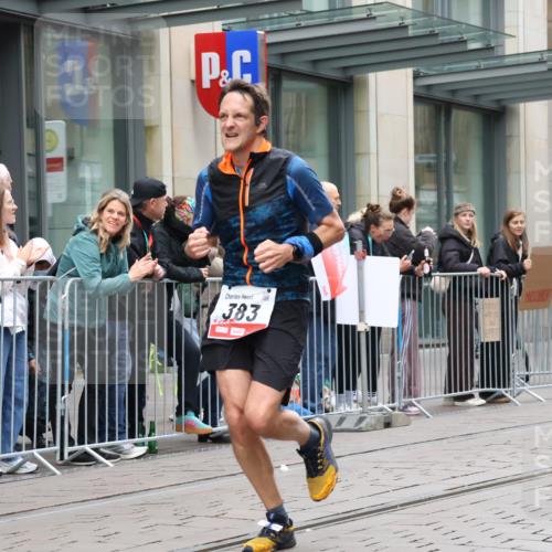 05.10.2025 - 20. swb-Marathon Bremen Strokosch-Dieckow http://msf.ph/oto/9296201 05.10.2025 12:58:01 Ziel 383, 1329, 1352, 1392, 1520, 3294, 5741, 7269, 7405, 7472, 7816, 383, 1329, 1352, 1392, 1520, 3294, 5741, 7269, 7405, 7472, 7816 meine-sportfotos.de
