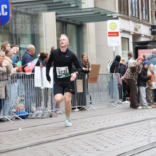 05.10.2025 - 20. swb-Marathon Bremen Strokosch-Dieckow http://msf.ph/oto/9296202 05.10.2025 12:58:02 Ziel 383, 1058, 1329, 1392, 1520, 3294, 5741, 7269, 7405, 7472, 7816, 383, 1058, 1329, 1392, 1520, 3294, 5741, 7269, 7405, 7472, 7816 meine-sportfotos.de